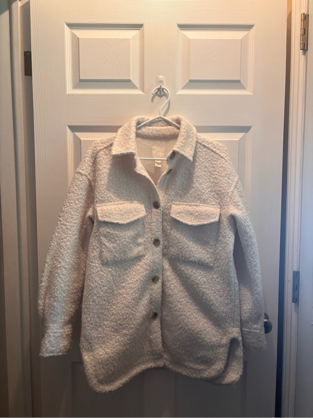 H&M Cream Bouclé Teddy Shacket with Front Flap Pockets (NWOT)